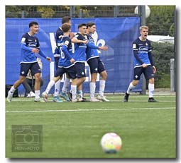 Zum 2:0 trifft Luca Kaiser (10) gegen den 1. FC Heidenheim - mehr Sportbilder in meiner Fotogalerie HEN-FOTO