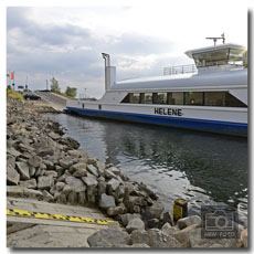 Trotz Niedrigwasserstand ist Rheinfähre HELENE weiterhin in Betrieb