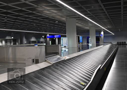 Längere Wartezeit auf das Gepäck für Flugreisende am Frankfurter Flughafen (HEN-FOTO)