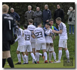 Umjubelter Treffer zum 1:0 Heimsieg von Daniele Toch (SV Hummetroth) gegen den Tabelleführer SV Gross-Bieberau - mehr Sportfotos in meiner Fotogalerie HEN-FOTO