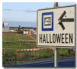 Parkplatz in der Retfordstrasse in Pfungstadt mit Bustransfer zur Burg Frankenstein zum Helloween Event 2022