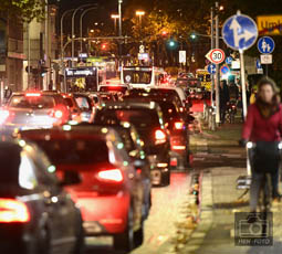 Stau in Kasino- und Grafenstrasse aufgrund Strassensperrung wegen Gasleck - Mehr Fotos in meiner Fotogalerie HEN-FOTO 