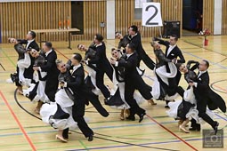 Die Standard-Formation A von TSZ Blau-Gold-Casino Darmstadt tanzte am ersten Wettkampftag in der 2. Bundesliga auf Platz 1 