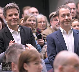 Der Bundeswirtschaftsminister Dr. Robert Habeck weiss in seiner Rede im Darmstadtium zu überzeigen (©HEN-FOTO)