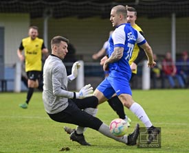 In der zweiten Halbzeit gelingt mit dem Tor von Lucas Sitter die Punkteteilung für SG Langstadt / Babenhausen gegen Geinsheim (© HEN-FOTO)