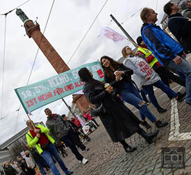 Dem Aufruf der Gewerkschaft VERDI folgen hunderte Menschen in Darmstadt und Wiesbaden (©HEN-FOTO)