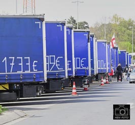 Seit über vier Wochen streiken osteuropäische LKW-Fahrer für ihre ausstehenden Lohnzahlungen (© HEN-FOTO )