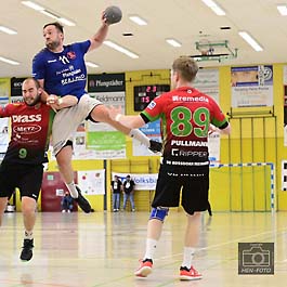 Das erste 1. Entscheidungsspiel gewinnt TSV Pfungstadt gegen MSG Rossdorf / Reinheim v. li. Max Demerath (Rossdorf) Till Buschmann (Pfungstadt) sechsfacher Torschütze (© HEN-FOTO )