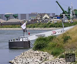 Niedriger Wasserpegel auf dem Rhein am Ufer 1,20 Meter ( © HEN-FOTO )