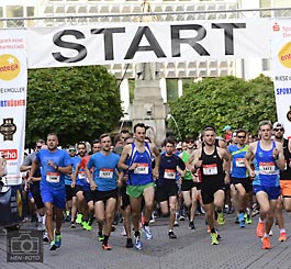 Leichtathletik Laufen 45. Darmstädter Stadtlauf 5km Start mit der Nr 1 Sieger Vorjahressieger Marek Spriestersbach (Diezer TSK) Mens Challenge ( © HEN-FOTO )