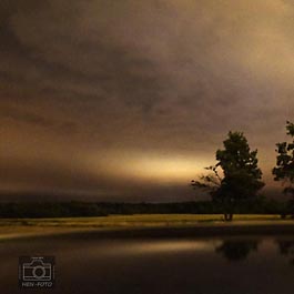 Nächtliche Wolkenstimmung über dem Oberfeld und Woog ( © HEN-Foto )nd Regen