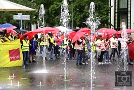 Das Angebot der Arbeitgeber empfinden die Arbeitnehmer als kalte Dusche ( © HEN-FOTO )