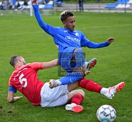 Im Verbandsliga Derby zischen FCA Darmstadt und Rot-Weiß Darmstadt holen die Gäste drei Punkte ( © HEN-FOTO )