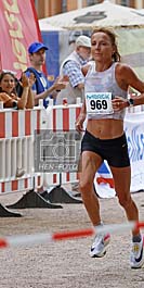 Lauftrainerin Petra Wassiluk vom ASC Darmstadt ist schnellste Frau beim Hauptlauf des Bessunger Stadtteillaufes ( © HEN-FOTO )