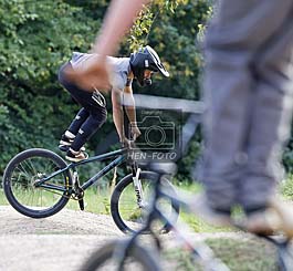 Probetraining auf der Pumptrack Bahn in Darmstadt-Eberstadt am Mühltalbad mit Luca Eckhardt (Deutscher Meister / VC Darmstadt) und Christoph Schlegel (Drittplatzierter DM / VC Darmstadt) ( © HEN-FOTO )