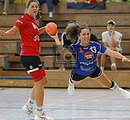Handball Damen der TSV Pfungstadt unterliegen der TGB Darmstadt 26:30 - hier trifft Lejla Memisevic (TSV Pfungstadt) ( © HEN-FOTO )