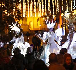 Viel los am Black Friday in Darmstadt beim Late Night Shopping mit Walkacts, Eisbildhauer und Feuer Show ( © HEN-FOTO Bildergalerie )