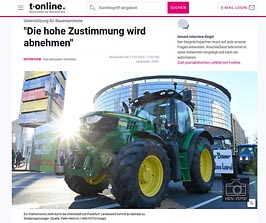 Landwirte demonstrieren in der bundesweiten Aktionswoche gegen sparpläne der Bundesregierung auch in Frankfurt lautstark mit einem Traktorkonvoi ( @ HEN-FOTO )