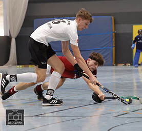 Im Spitzenspiel der 2. Regionalliga Süd im Herren Hallenhockey trennen sich die Spitzenmannschaften TEC Darmstadt und Dürkheimer HC Unentschieden (7:7) ( © HEN-FOTO )