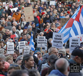 Frankfurt Demo gegen Rechts auf dem Römerberg und Paulsplatz - mehr Fotos in meiner Bildergalerie ( © HEN-FOTO ) 