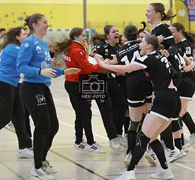 HSG Bensheim / Auerbach und JSG Dreiburgenstadt Felsberg feiern ihren Handball Hessenmeister Titel ( © HEN-FOTO )