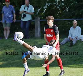 Das Fussball Kreispokal Finale am 1. Mai 2025 bei Croatia Griesheim zwischen FCA Darmstadt und Rot-Weiß Darmstadt entschied erneut der FCA Darmstadt im Elfmeterschießen für sich ( Fotogalerie ©  Peter Henrich / HEN-FOTO )