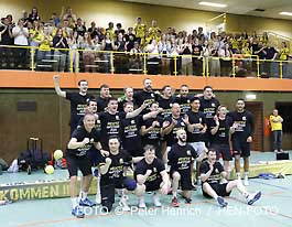 Last second goal - Tor in letzter Sekunde - späte Entscheidung in der Partie zwischen HSG Weiterstadt und TuS Griesheim II ( Fotogalerie © Peter Henrich / HEN-FOTO )