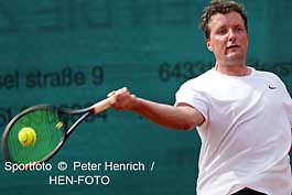In der Tennis Hessenliga Medenrunde der Herren 30 holen die Spieler der SG Arheilgen wichtige Punkte (Fotogalerie © Peter Henrich / HEN-FOTO)