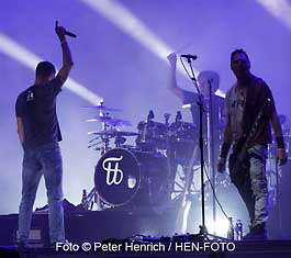 Das 25. Schlossgrabenfest in Darmstadt hatte als Highlight am zweiten Tag die Rock Cover Band PFUND mit Sänger Markus Philipp auf der MERCK-Bühne (Fotogalerie Peter Henrich HEN-FOTO)