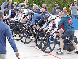 Radsport pur auf Darmstadts Beton-Radrennbahn des Velociped-Club 1899 Darmstadt bei der Internationalen Bahn Radsport Tournee 2025 mit Elitesportler:innen wie Lea Sophie FRIEDRICH (Fotogalerie © Peter Henrich / HEN-FOTO)