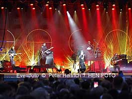 Schlossgrabenfest Highlight am dritten Tag: Sänger REA GARVEY aus Irland mit Tochter im Duett auf der Merck-Bühne (Fotogalerie © Peter Henrich / HEN-FOTO)
