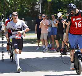 29.06.2025 Triathlon Ironman Frankfurt bei Marathon Laufstrecke Deutschherrnufer hier Sieger Gewinner M1 Kristian Blumenfelt (Norwegen) (Fotogalerie ©  Peter Henrich / HEN-FOTO) 