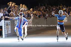Inline Speedskating Europameisterschaft in Groß-Gerau 5.-13.7.2025 Senior Men Finale 15000m Elimination Endspurt Ziel links Platz 2 Silber Metodej JILEK (107 CZ) Sieger Platz 1 Gold Jason SUTTELS (103 Belgien) (Fotogalerie © Peter Henrich / HEN-FOTO)