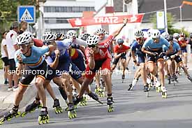 Der Belgier Jason SUTTELS gewinnt bei der Inline Speedskating Europameisterschaft in Groß-Gerau den Marathon (42,195 km) vor dem Spanier Manuel TAIBO (2.) und dem Franzosen Germain DECHAMPS (Sportfoto © Peter Henrich / HEN-FOTO)