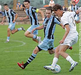 Beim Fußball Wochenturnier (19. Merck-Pokal) trennen sich SV Waldhof Mannheim II - SKG Rot-Weiß Darmstadt (3:3) damit ist die SKG im Finale (Sportfotogalerie © Peter Henrich / HEN-FOTO)