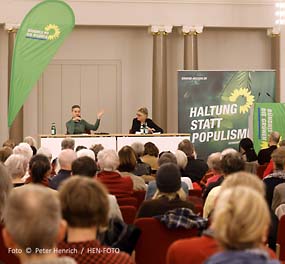 Zur Dialogveranstaltung 'Gibt es die Chance zu echtem Frieden . . . ' mit Professor Dr. Meron Mendel (Fotogalerie © Peter Henrich / HEN-FOTO) Zur Dialogveranstaltung 'Gibt es die Chance zu echtem Frieden . . . ' mit Professor Dr. Meron Mendel (Fotogalerie © Peter Henrich / HEN-FOTO)