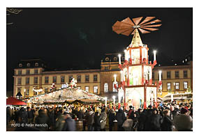 Teils betriebsam und teils besinnlich endete der Weihnachtsmarkt 2025 ( Foto © Peter Henrich )