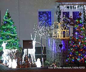 Weihnachts- und Winterlichter hellen die langen Winternächte auf (Foto © Peter Henrich / HEN-FOTO)