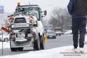 Auch in Darmstadt ist der Winterdienst mit Streuen und Räumen seit Tagen im Einsatz - vielen Dank an die vielen fleissigen Hände! (Fotogalerie © Peter Henrich)