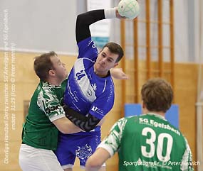 Das Oberliga Handball Derby zwischen SG Arheilgen und SG Egelsbach gewannen die Hausherren am Samstag Abend mit 31:29 (Foto © Peter Henrich)