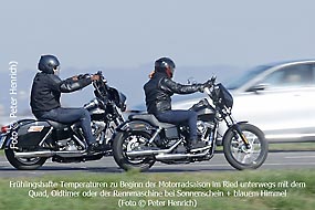 Frühlingshafte Temperaturen zu Beginn der Motorradsaison im Ried - unterwegs mit dem Quad, Oldtimer oder der Rennmaschine bei Sonnenschein und blauem Himmel ( Foto © Peter Henrich)