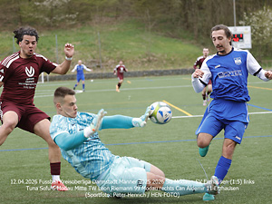 Auswärtssieg: In der Fussball Kreisoberliga Darmstadt trifft SV Erzhausen fünfmal ins Tor der SG Modau (1:5) (Fotogalerie: Peter Henrich / HEN-FOTO) Auswärtssieg: In der Fussball Kreisoberliga Darmstadt trifft SV Erzhausen fünfmal ins Tor der SG Modau (1:5) (Fotogalerie: Peter Henrich / HEN-FOTO)
