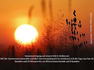 Sonnenuntergang auf einem Feld am längsten Tag des Jahres und zum Sommeranfang (Foto © Peter Henrich / HEN-FOTO) Sonnenuntergang auf einem Feld am längsten Tag des Jahres und zum Sommeranfang (Foto © Peter Henrich / HEN-FOTO)