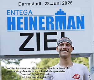 Den Triathlon Heinerman 2026 über die Olympische Distanz gewinnt mit großem Vorsprung Nils Huckschlag vom DSW Darmstadt in 2:02:23 Stunden (Foto: Peter Henrich / HEN-FOTO) Den Triathlon Heinerman 2026 über die Olympische Distanz gewinnt mit großem Vorsprung Nils Huckschlag vom DSW Darmstadt in 2:02:23 Stunden (Foto: Peter Henrich / HEN-FOTO)