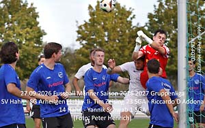 Fussball Gruppenliga SV Hahn - SG Arheilgen (1:1) v. li. Tim Zeising SGA - Riccardo D Addona Hahn - TW Yannik Schwab 1 SGA vermeidet Torchance (Foto © Peter Henrich / HEN-FOTO) Fussball Gruppenliga SV Hahn - SG Arheilgen (1:1) v. li. Tim Zeising SGA - Riccardo D Addona Hahn - TW Yannik Schwab 1 SGA vermeidet Torchance (Foto © Peter Henrich / HEN-FOTO)