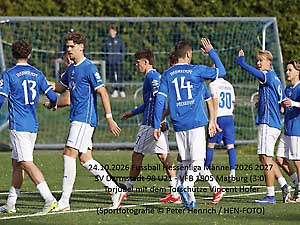 24.10.2026 Fussball Hessenliga Männer 2026 2027 SV Darmstadt 98 U21 - VFB 1905 Marburg (3:0) Torjubel - Freude über Tor mit dem Torschützen Vincent Hofer (Sportfotografie © Peter Henrich / HEN-FOTO)